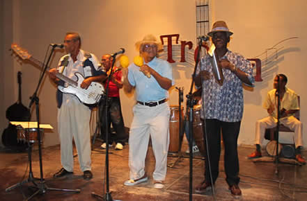 Members of Los Aldeanos, an underground Rap Cubano music group, perform  during a private concert held in Nuevo Vedado, Havana, Cuba Stock Photo -  Alamy